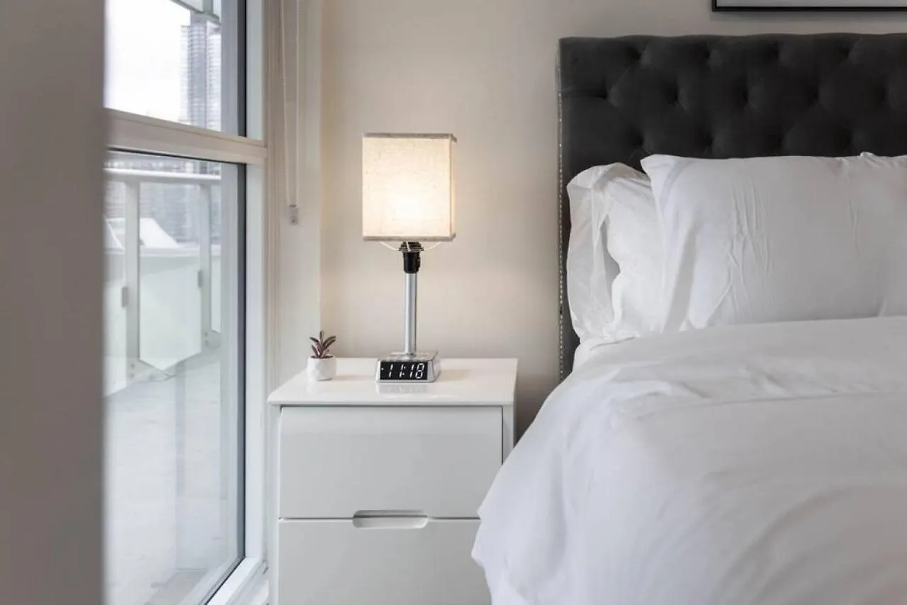 2Br Fantastic View Of Cn Tower And Roger Centre Villa Toronto
