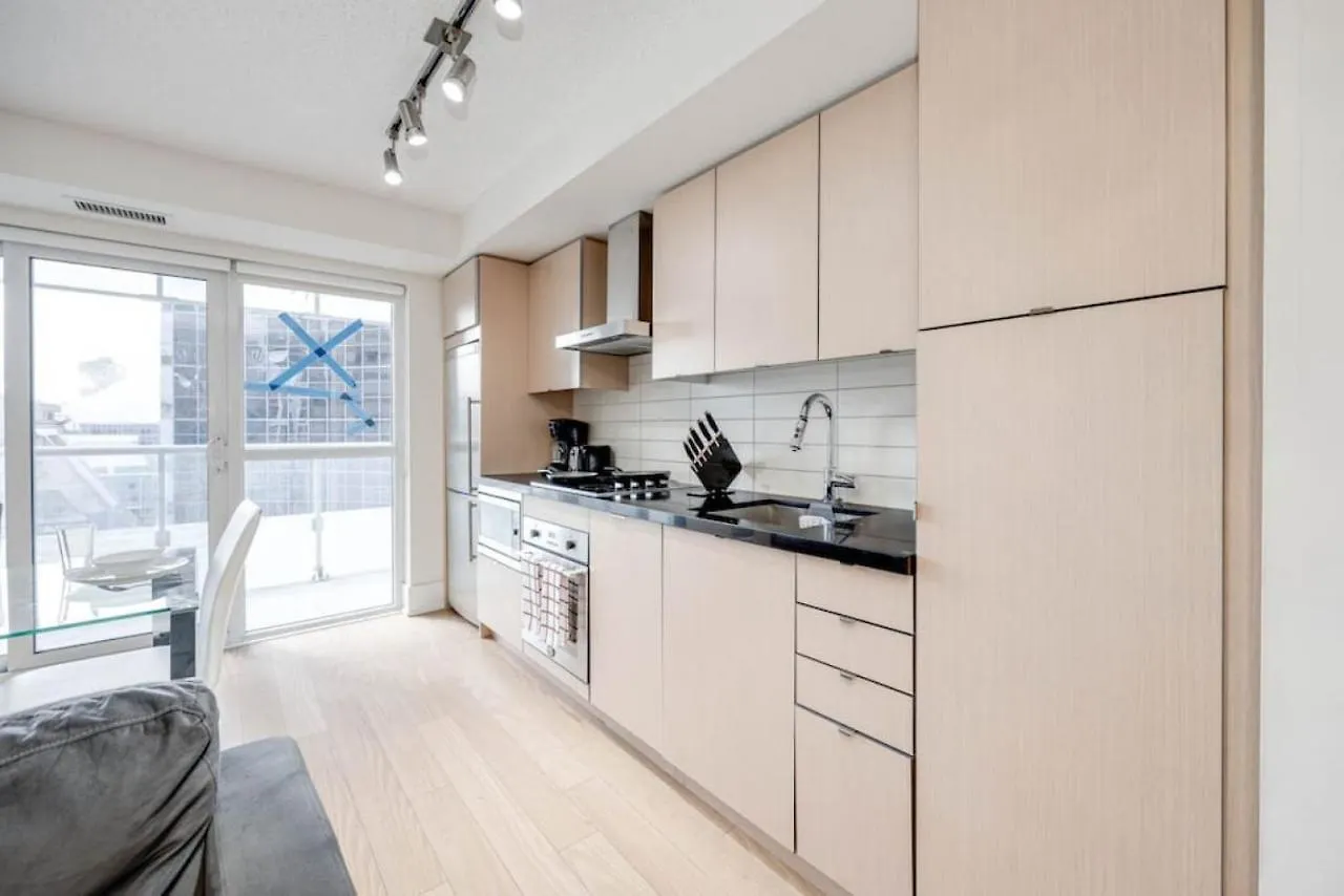 2Br Fantastic View Of Cn Tower And Roger Centre Villa Toronto