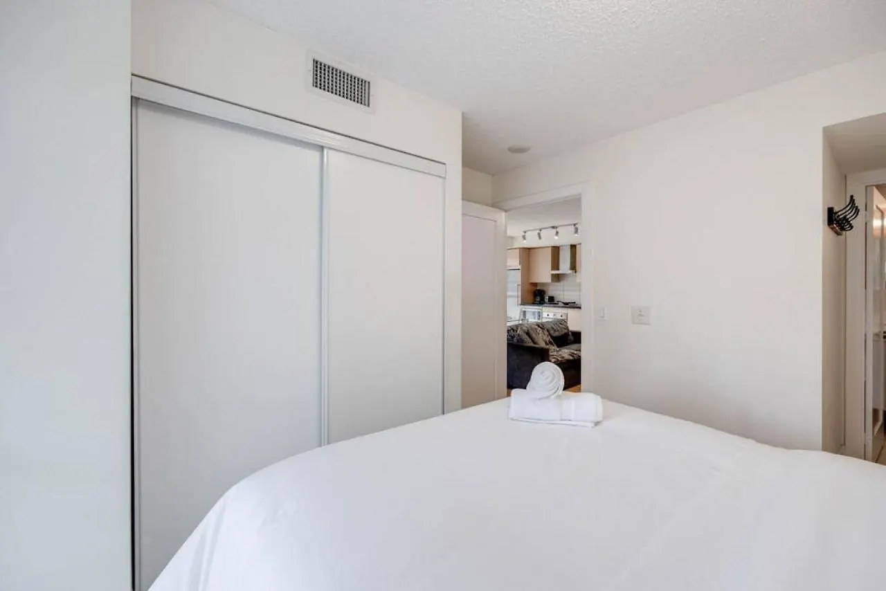 2Br Fantastic View Of Cn Tower And Roger Centre Villa Toronto